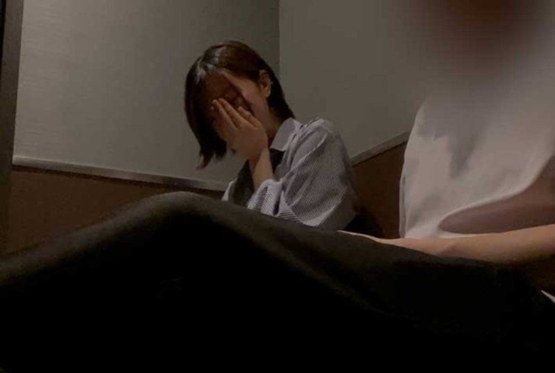 FC2-4597518 18歲排球隊女子，人生初次看著堅挺肉棒打手槍口交。 素人