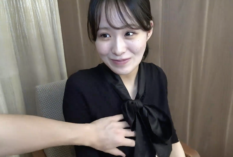 FC2-4673073 【SSS級】人氣安娜首次在公眾場合展示其華麗裸體。儘管她尷尬地遮住了臉，但她的陰部緊緊地夾著她。陰道射精達到性高潮。 素人