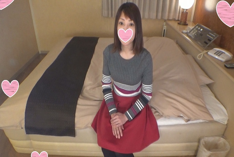 FC21079855 住在静冈县的收银员（年龄不详），在当地超市负责收银。被我给搭讪了！！ 素人