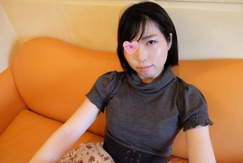 FC2-4669377 【无码单独拍摄】一脸严肃，隐藏巨乳，阴部未修剪，让我兴奋不已的性爱视频！！ 素人
