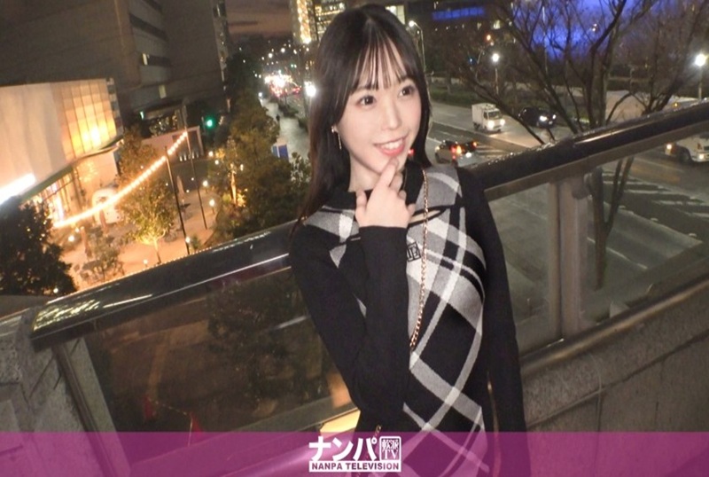 200GANA-3212 與一位受歡迎的服裝店店員進行一場充滿激情和激情的性愛！像小動物一樣可愛的臉！與她纖細的身軀不成比例的巨乳！ 素人