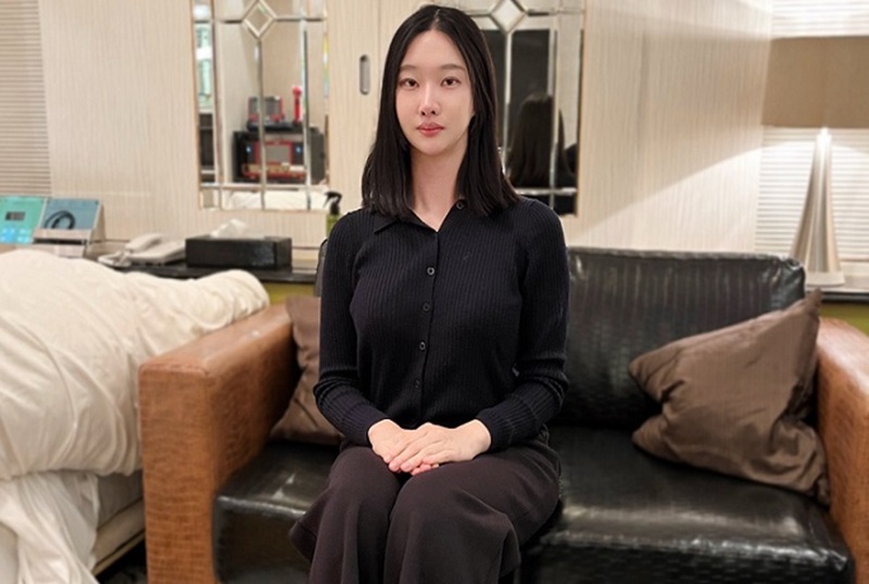 FC2-4696030 一个骄傲、知识分子、看不起男人的女大学生。插入阴道中出，阴道摄影，含着眼泪！！ 素人