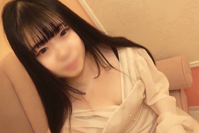 FC2-4712596 【黑发x娃娃脸】在立饮吧遇到的150cm矮个美少女，尽情享受她拥抱后被中出的柔软身体！ 素人