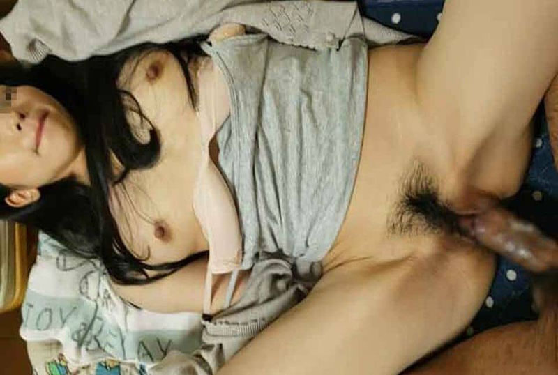 FC21018973 我儿子在上学我第一次在一个装饰著回忆的房间里接受了另一个人的鸡巴 在困惑的同时得到了很多湿的胯部 素人